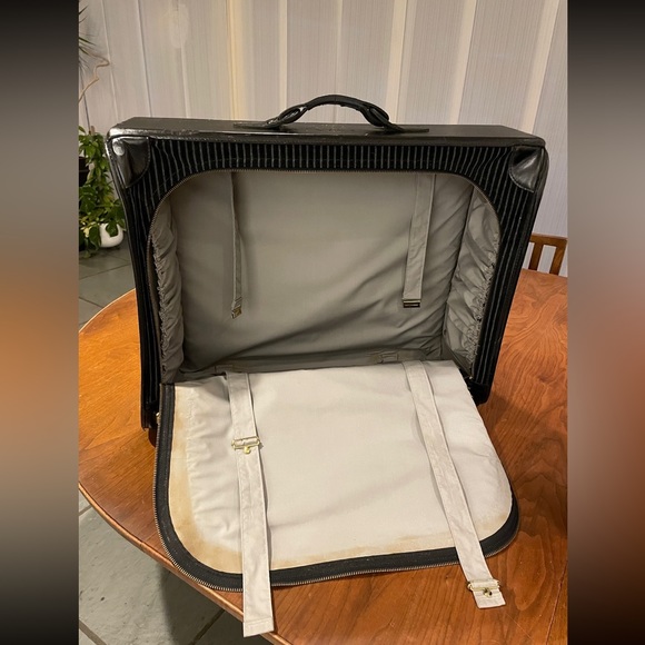 The French Company 1970s Vintage Luxury Luggage - Picture 13 of 14